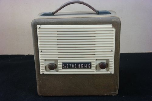 Warwick Model 1100 Portable Tube Radio