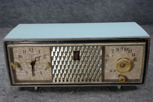 Zenith tube clock radio