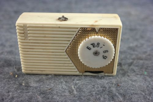 Futura 2 Transistor Radio