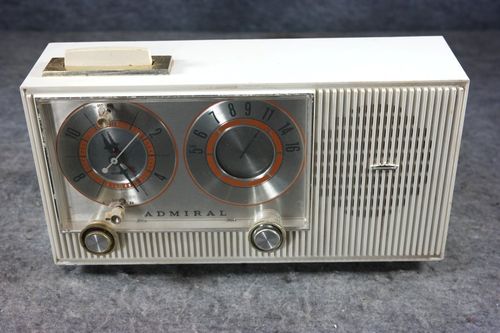 Admiral Model YG783 Plastic Tube Type Clock Radio