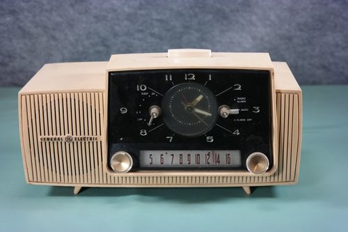 General Electric Model C434B  Plastic Tube Radio