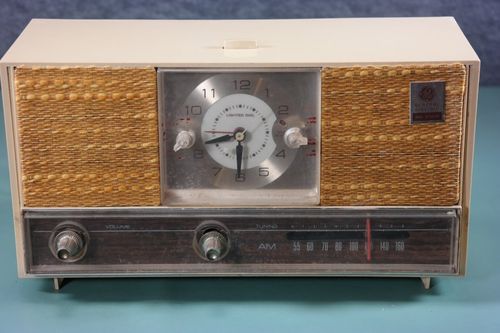 General Electric Model C1411A Plastic Tube Radio