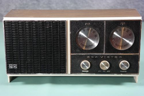 RCA Model RHC19W AM/FM Plastic tube Radio