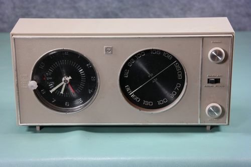 RCA Model RLS35B Plastic Clock Radio
