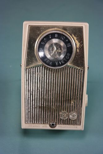 RCA Model 1-T-1E Shirt Pocket Transistor Radio