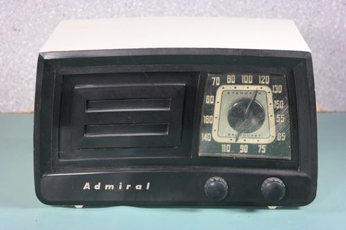 Admiral Model 5J21N bakelite tube radio