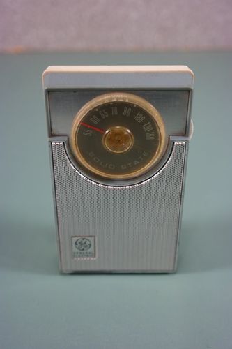 General Electric Model P1731B Transistor Radio