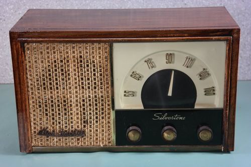 Silvertone Model 5016 Tube Radio
