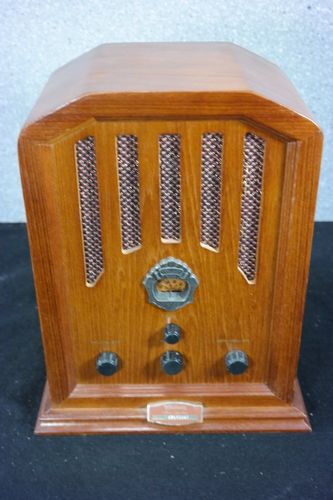 Wellbuilt Collector Edition Model 1945C  Tombstone Transistor Radio