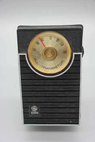 General Electric Model P1710C Transistor Radio