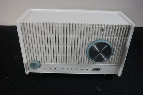 RCA Model RFA11V plastic AM Radio
